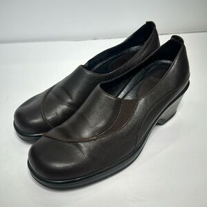 Dansko Brown Upper Leather Slip On Round Toe Heeled Clogs Women’s Comfort Shoes